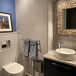 Maison D'hercule Couette-café *